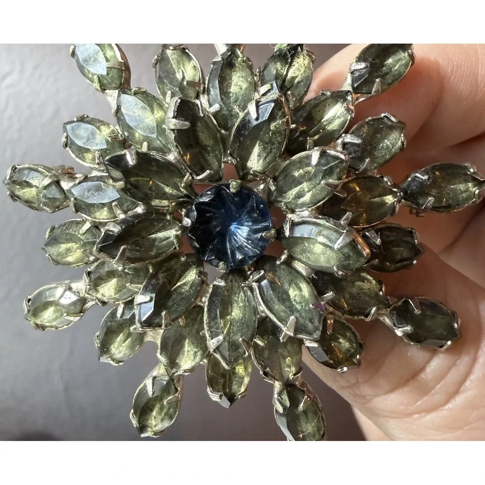 Vintage 50s/60s RARE marquise-cut Smokey Green Rhinestone Starburst Brooch/Pin